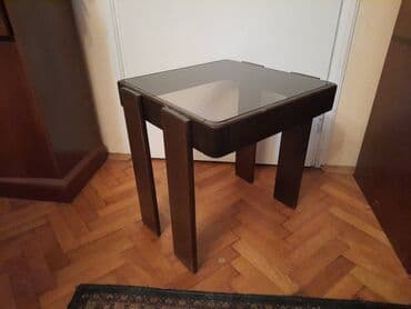 sofa za spavanje sa feder dusekom rs: Mali drveni (klub) stocic sa staklom Dimenzije 48x48 cm Visina oko — 9