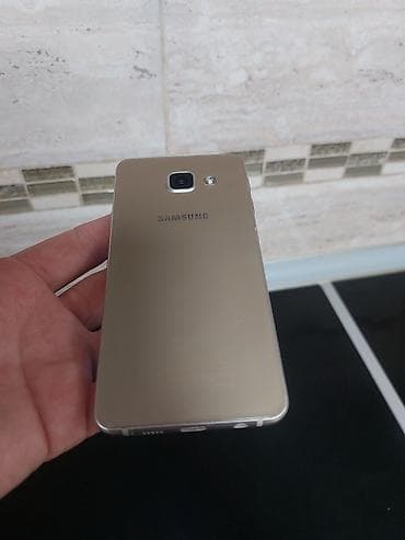 telefon za slabovide: Samsung Galaxy A3 (2016) – zlatni - Kompaktan 4.7" Super AMOLED ekran — 5