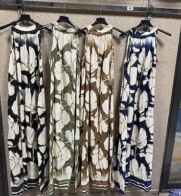 bluze oversize: Duga letnja haljina bez rukava sa velikim cvetnim printom. - Izrez — 3
