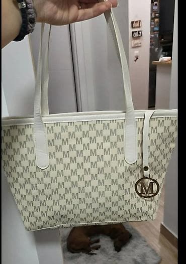pandora slovo l: Torba – bež tote sa monogramom “M” - Model: prostrana tote/šoping — 2