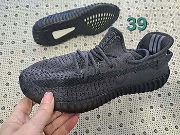 bele patike nike: Yezzy.Dostupni brojevi su na slikama.Cena 2700 din — 3