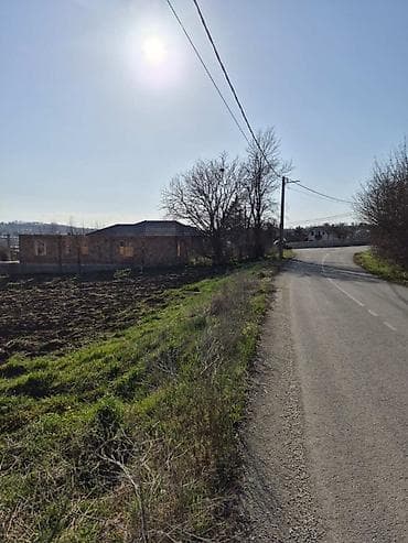 Plac od 15 ari, nalazi se 500metara od centra Sopota. Građevinsko