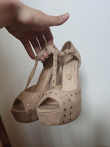 la coste torba: Bež ženske sandale na štiklu sa platformom - Model: T-strap (remen — 3