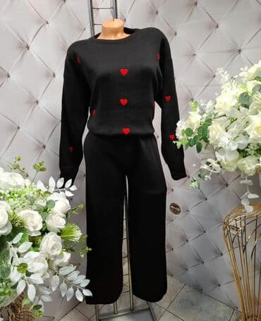 Majice i topovi: Ženski pleteni komplet – džemper i pantalone sa motivima - Model — 9