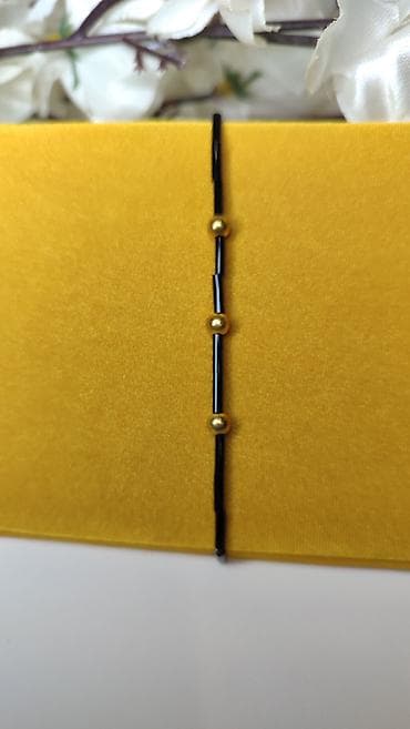 Minimalistička narukvica sa perlicama - Elegantna, tanka narukvica u na lalafo.rs Minimalistička narukvica sa perlicama - Elegantna, tanka narukvica u