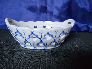 porcelanske solje za caj: Porcelanska nova,vintaz korpica. Korpica bez ostecenja,sve na njoj — 2
