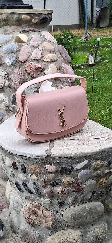 bata cipele zenske: Elegantna ženska torbica preko ramena, kompaktne poluovalne forme sa — 1