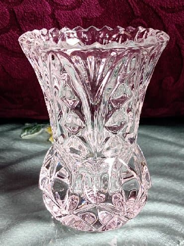 new tekstil: Kristalna nova vaza. Visina. 9,5cm. precnik gornji. 7cm — 1