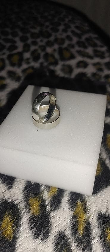 Sweatpants: Srebrni prstenovi – oznaka 952 cena za oba jer su se malo izgrebali u — 5