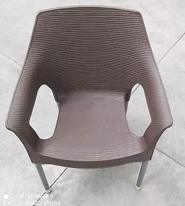 Nove
Bastanske stolice
Metal - plastika
2600 din po kom