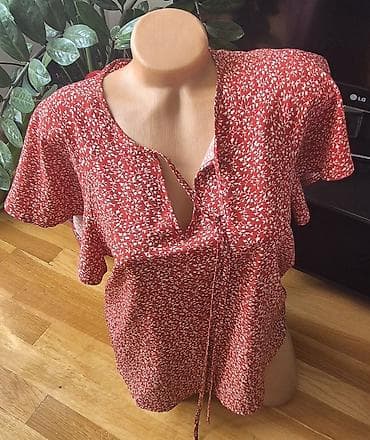 duge tunike: Ženska bluza – crvena sa sitnim belim cvetnim printom - veličina M — 1