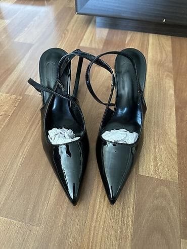 privezak za kofer: Crne lakovane salonke sa kaišićem oko članka - Model: špicasti vrh — 3