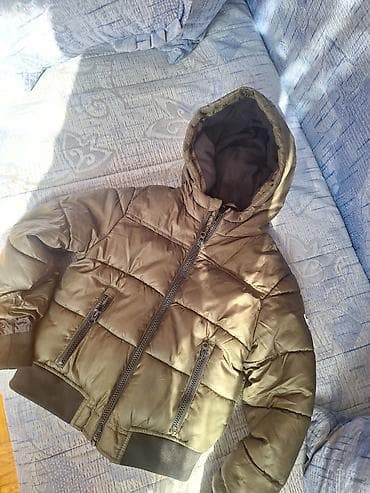 Dečja jakna sa kapuljačom 4-5y - Boja: maslinasto zelena - Model: puf