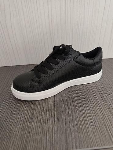 Sandals: Crne ženske patike – casual/modni stil - Materijal gornjišta — 2