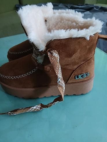 Cizme tople ugg kupljene u turskoj br 40. prelepe tople