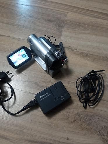 ikea tv polica: Panasonic digitalna video kamera sa 3CCD senzorom i 30x — 2
