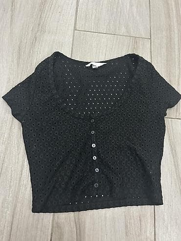 trex kapsule cena: Crni kratki top na kopčanje – H&M - Brend: H&M - Veličina na — 1