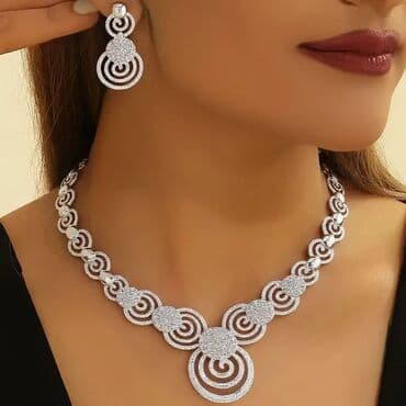 Jewellery: 1700 — 19