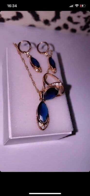 srebrni komplet nakita: Kompleti nakita
Cena 1500din — 10