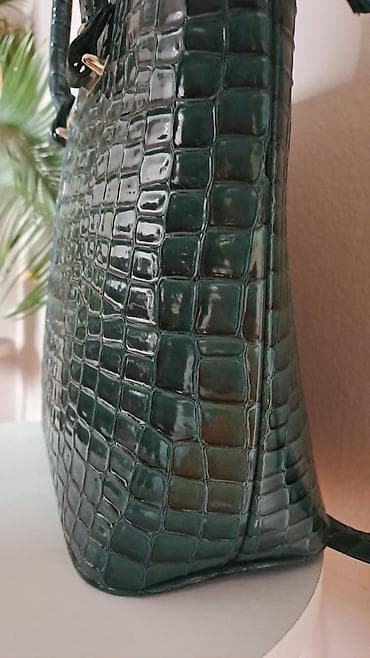 torbe za plažu zara: Ženska torba – krokodilski uzorak, tamnozelena - Materijal: sjajna — 7