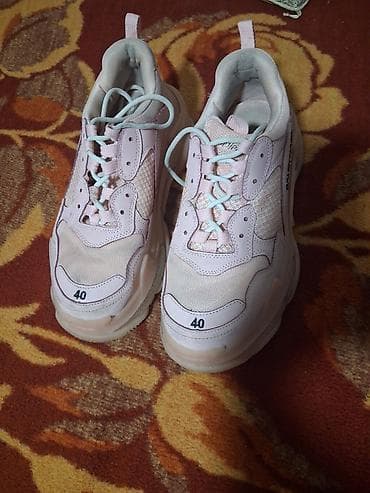 elipsa haljine: Balenciaga Triple S patike – ružičasto/belo izdanje - Model: Triple S — 2