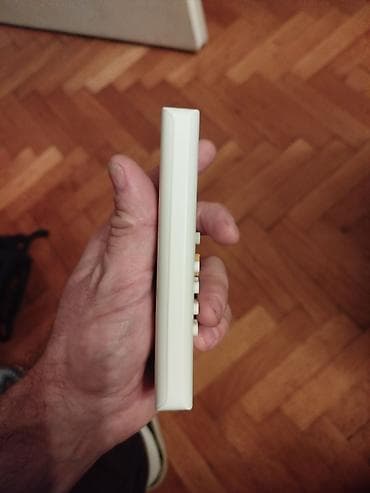 Mašine za šivenje: Daljinski za klimu Midea.Ispravan — 4