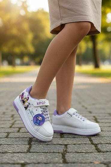 KPOP dečje patike – bele sa ljubičastim detaljima i motivima -