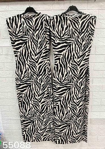 feedback odeca: Ženska midi haljina sa zebra printom
250 din 
S M L — 2