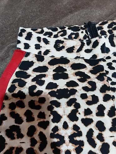 men: Ženske pantalone sa animal printom (leopard) i crvenim bočnim trakama — 3