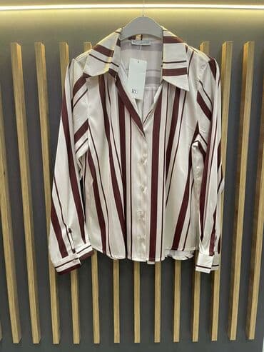 Donji delovi trenerke: Sml
2000💋🌀
Wi — 2