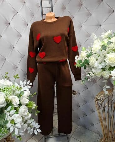 Majice i topovi: Ženski pleteni komplet – džemper i pantalone sa motivima - Model — 8