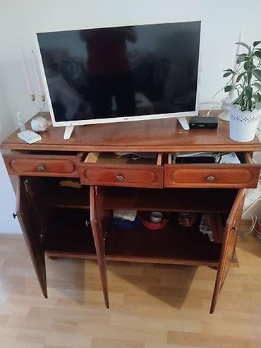 polovna komoda za tv: Drvena komoda/veća vitrina sa 3 fioke i 3 ormarića - Materijal — 2