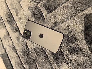 Apple iPhone: Apple iPhone (serija sa Dynamic Island izrezom) u crnoj/graphite boji — 3
