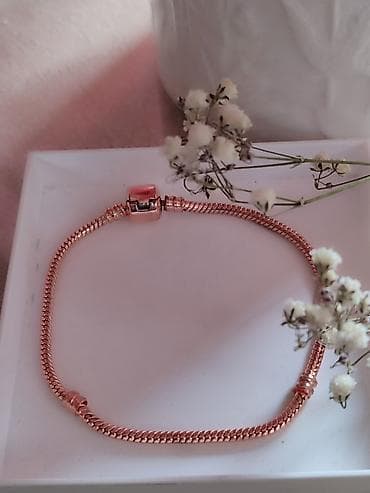 zlatne mindjuse za bebe: Narukvica rose gold – elegantna, tanko pletena zmijica sa cilindričnom — 3