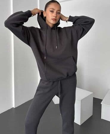 jakna sa prirodnim krznom: Ženski komplet trenerke – dukserica s kapuljačom i donji deo - Model — 3