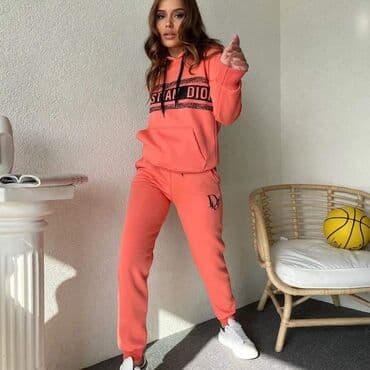 kompleti odece: Veličine S, M, L, XL 
 CENA 4100 din — 1