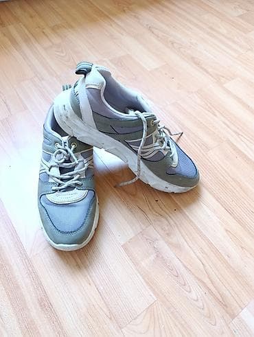 Muška odeća: Sportske patike – sivo/bele - Dizajn: klasične sportske patike sa — 1