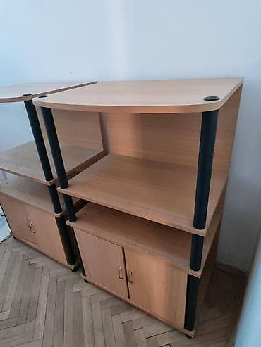 komoda masiv: Dva ista stalka. Prodaju se zajedno. 60 x 93 x 43. Cena za oba je — 4