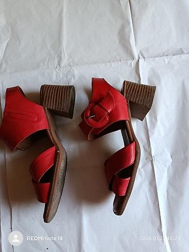 kućni ogrtač h: KAO NOVE CRVENE KOŽNE SANDALE BR. 39 (Štikla 5cm).Na prodaju prelepe — 5