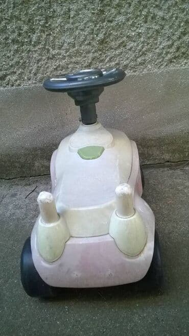 dečiji motor na akumulator: Decija guralica 55 cm, ispravna, volan nije original i ljulja se — 2