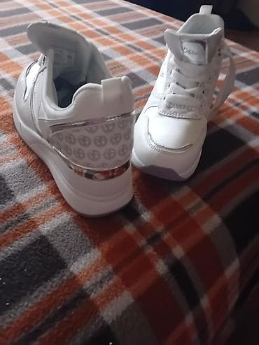 deichmann puma patike: Ženske patike – bele, sa srebrnim detaljima - Moderan dizajn sa — 1