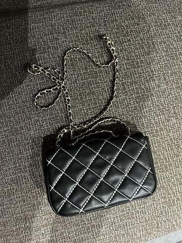 GUESS mini torbica preko ramena Dimenzija: 20x12x6cm - Model: crna