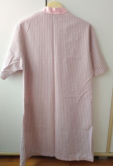 Medical clothing: Medicinski mantil
Veličina S
Fali 1 dugme ovako je kao nov — 3