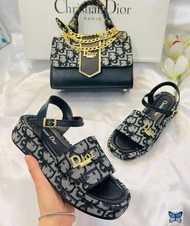 fratelli babb sandale: 36-40
3400
Rezervacije u toku — 1