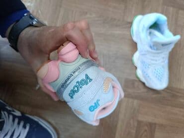 patike sa greskom: New Balance, 38 — 9