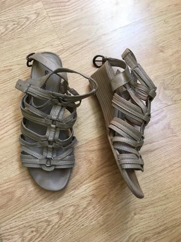Sandals, Graceland, 38