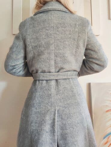 M, Sa postavom — 6