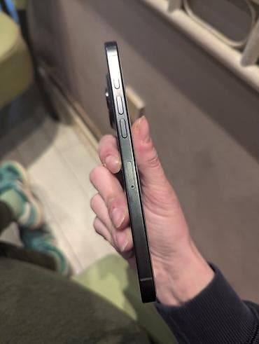 Mobile Phones & Accessories: IPhone 16 Pro Max, 512 GB, crna boja. Detalji: - Kupljen i aktiviran — 4