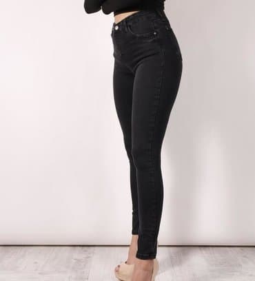 pantalone od vestacke koze: Extra farmerice vel S M
Povoljno — 2