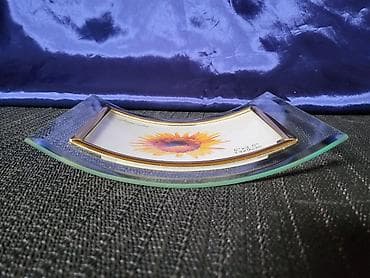 Prehrambeni proizvodi: Stakleni nov ram za sliku. Sve na ramu je odsjaj od svetla. Ram — 9